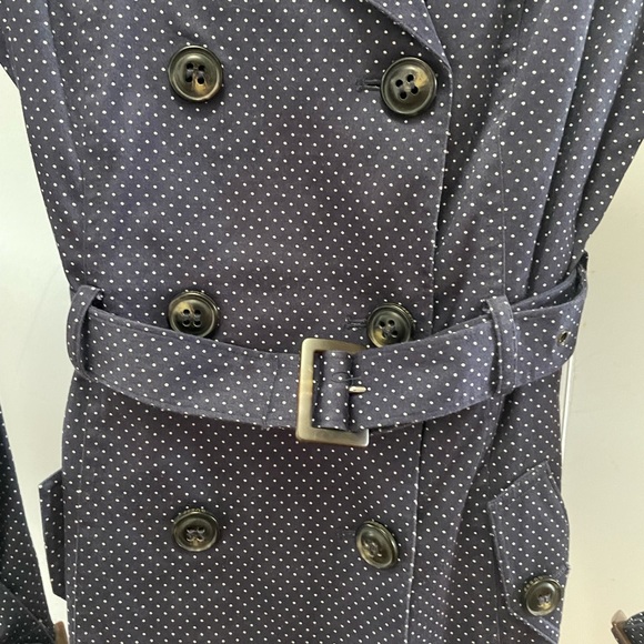 Guess trench coat. Not waterproof. Worn a few times. - Picture 8 of 11